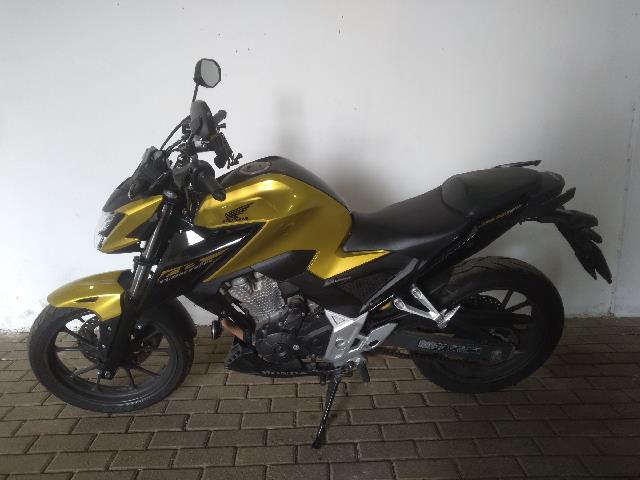 LOTE 009 CB300F TWISTER ABS 2023/2023 